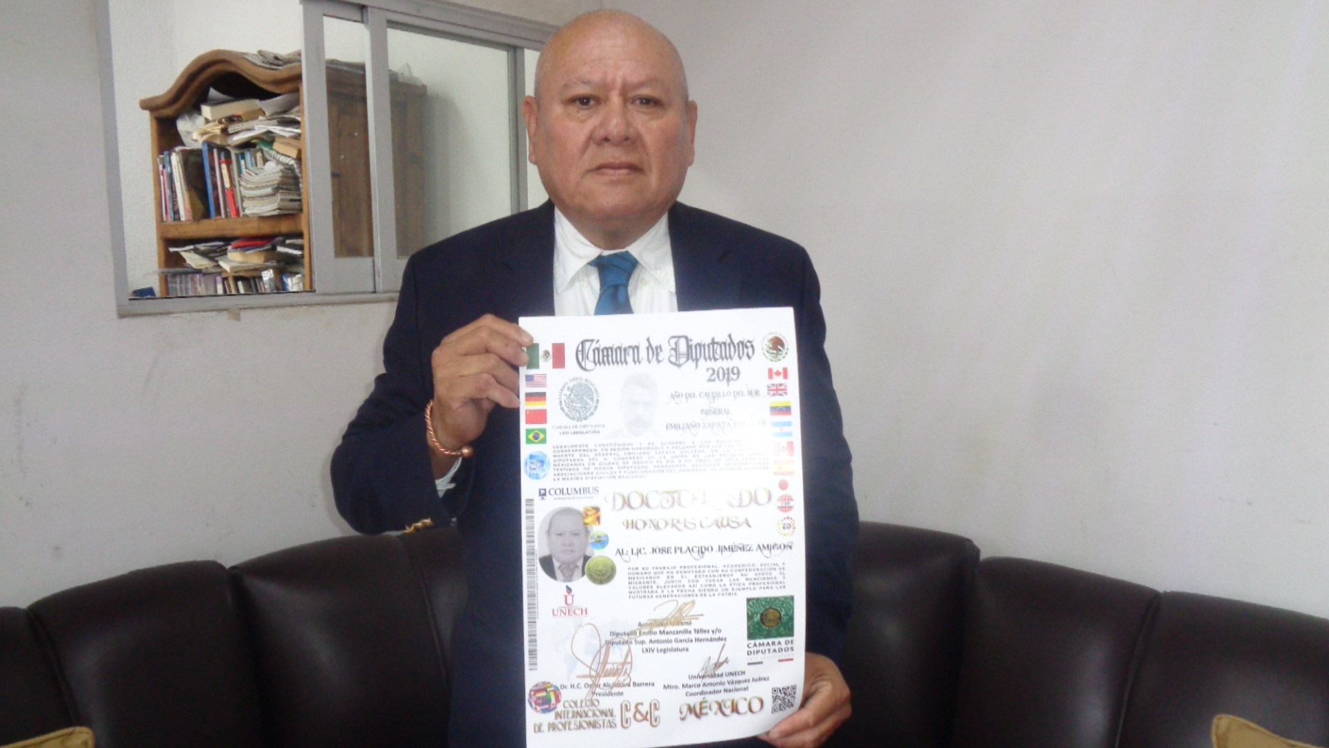 Migrante José Plácido Jiménez recibió el Doctorado Honoris Causa por la Cámara de Diputados