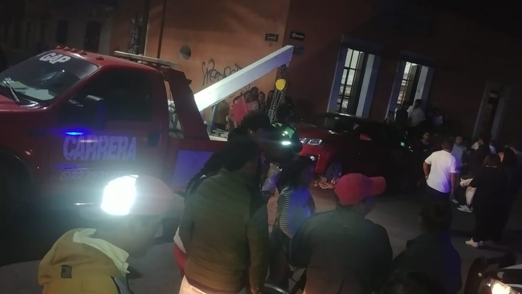 Chofer de la ruta 100 Amozoc atropella a dos personas