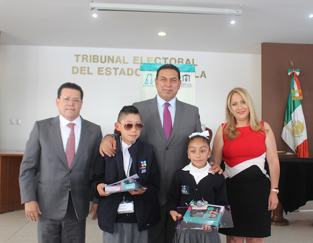 La niña Carolina Conde Hernández y el niño Juan Pablo Hernández Guarneros avanzan a la etapa regional del Tribunal Electoral Infantil