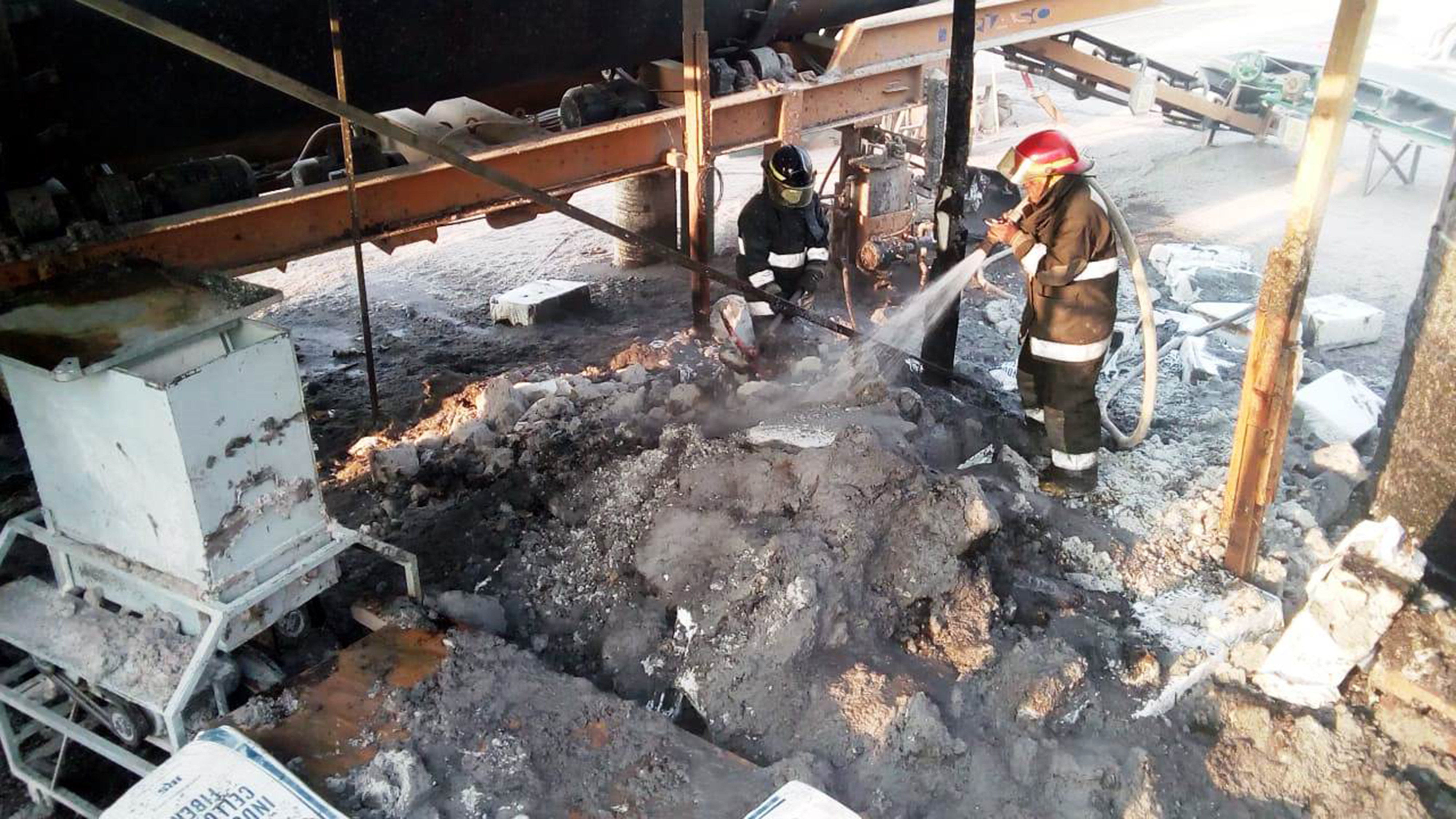Bomberos extinguen incendios en Xaltocan y Apizaco