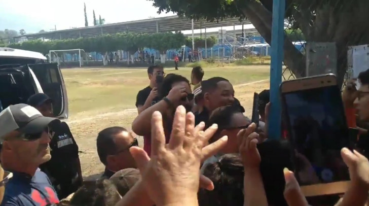 Will Smith provoca conmoción durante su llegada a Yautepec, Morelos
