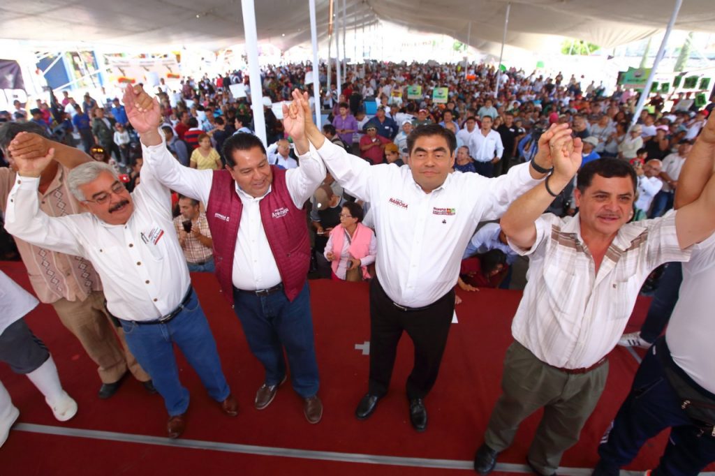 Luis Miguel Barbosa es recibido por 5 mil personas en el Mercado Independencia