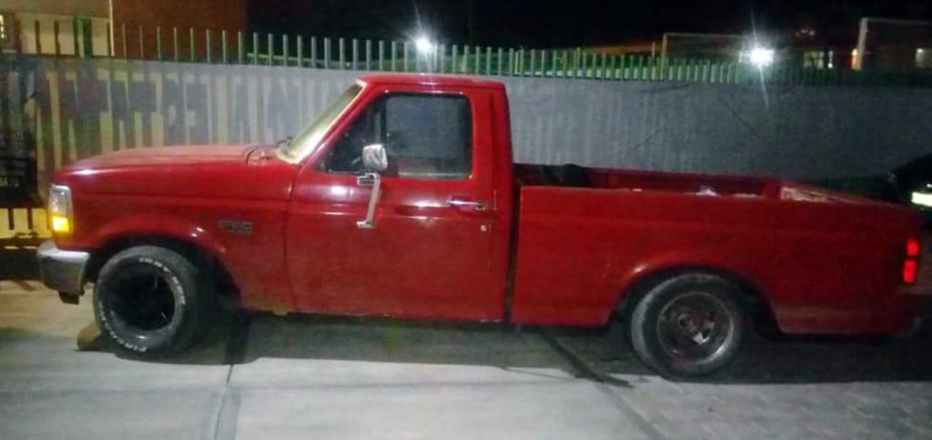 CES asegura camioneta con mercancía robada en Tetla de la Solidaridad