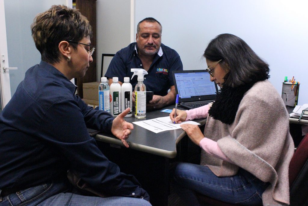 Presentan 38 PYMES propuestas para proveer supermercado