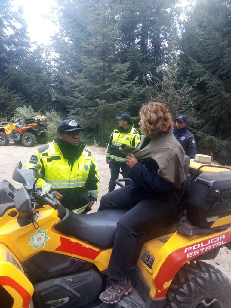 Desde Tlaxcala: Policía de Montaña auxilia a mujer lesionada en la Malinche