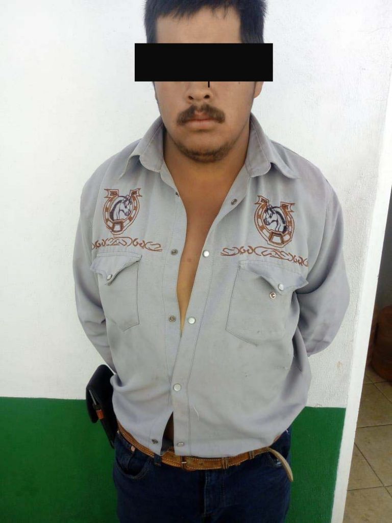 Desde Tlaxcala: Elementos de la SSC aseguran a dos personas con un arma de fuego y cartuchos útiles en Calpulalpan