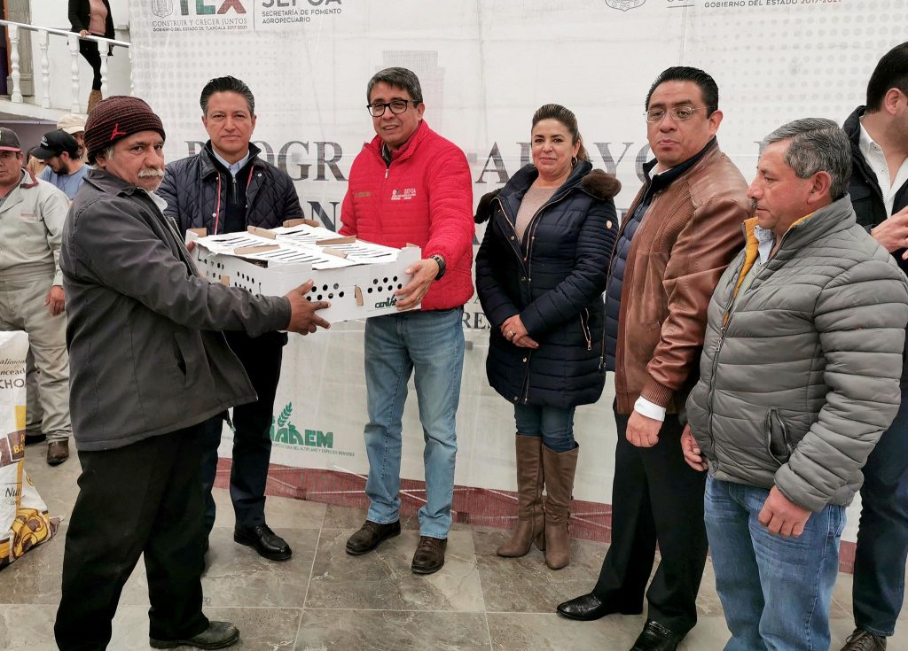 Entrega SEFOA paquetes de aves a familiares del municipio de Emiliano Zapata.