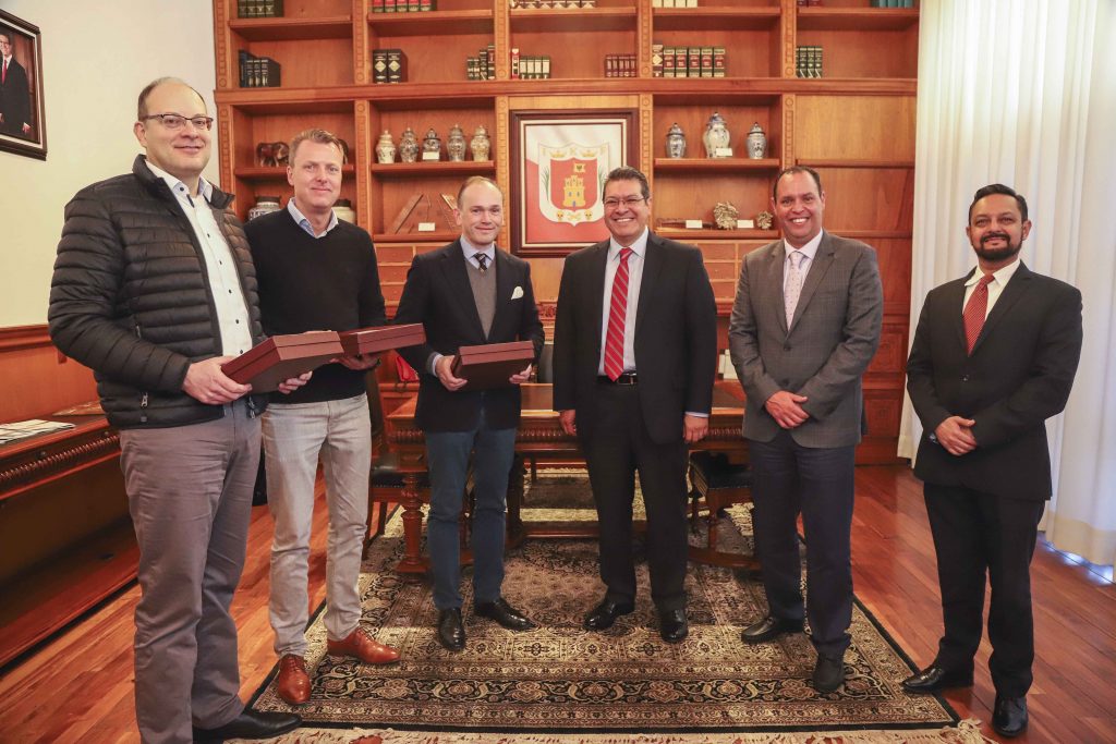 Marco Mena y empresarios alemanes de DBW gober technologies analizan inversión en Tlaxcala.