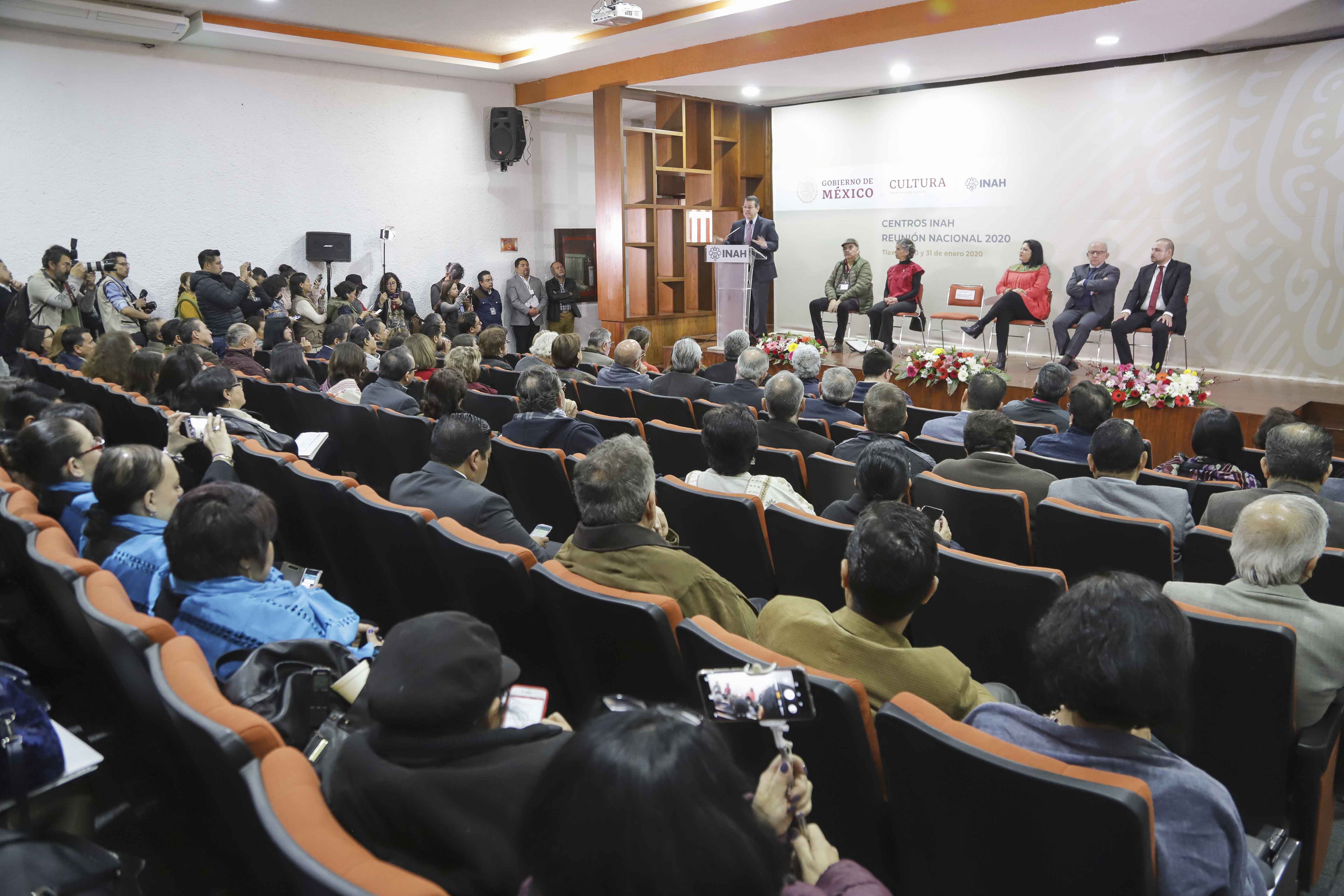 Marco Mena y secretaria de Cultura federal inauguran reunión nacional de centros INAH 2020