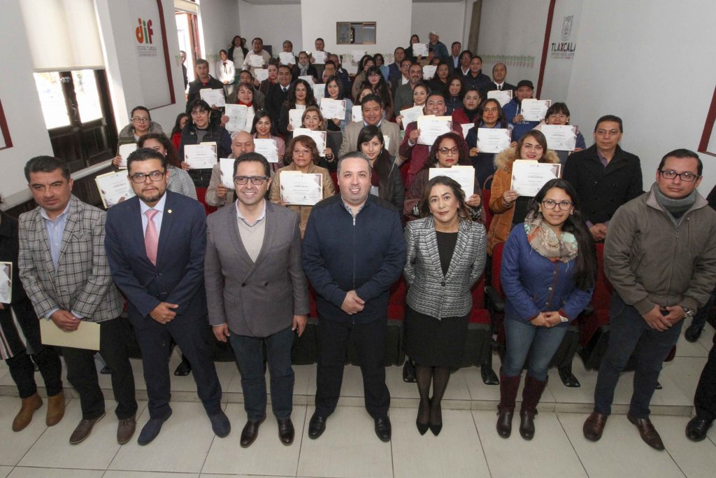 Entrega oficialía mayor 123 constancias de capacitación a servidores públicos.