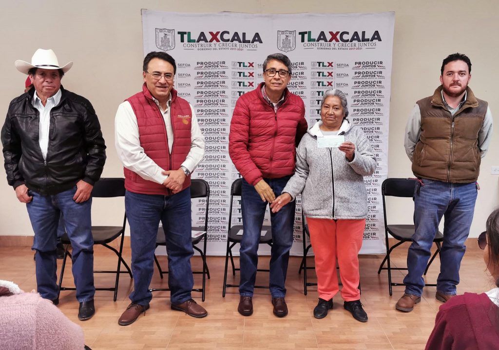 Entrega SEFOA apoyos a productores afectados por contingencias ecologicas.