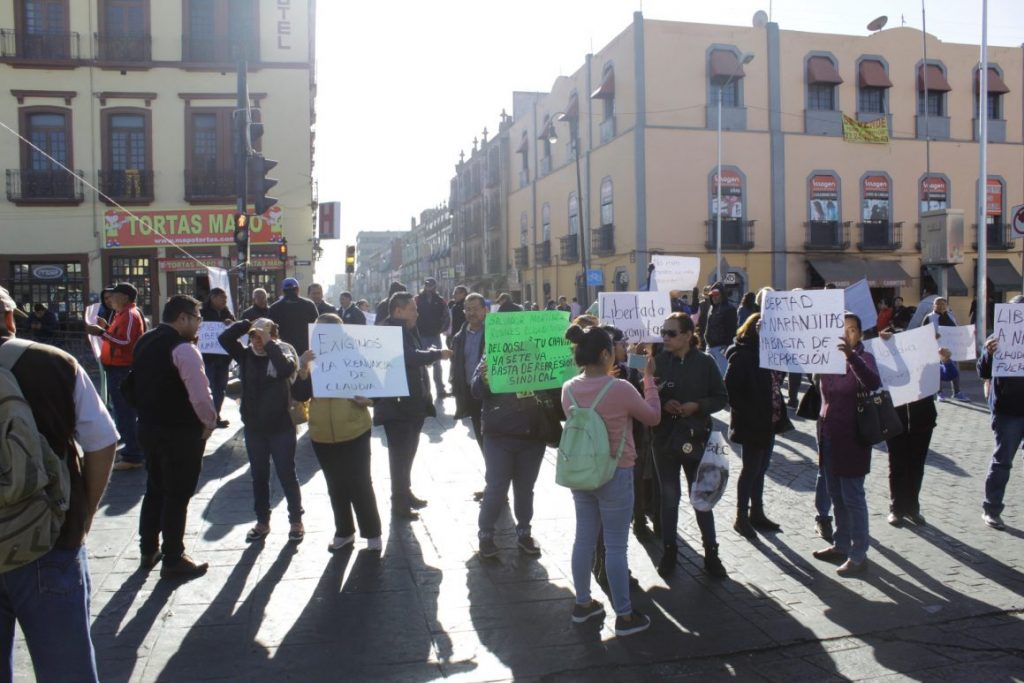 Naranjitas cierran la 11 norte y 4 poniente; exigen liberación de 16 compañeros