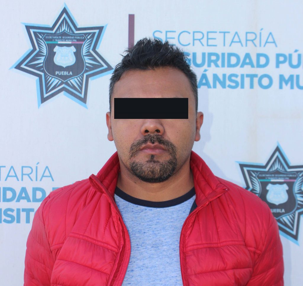 Detuvo Policía Municipal de Puebla a dos hombres por portación ilegal de arma de fuego