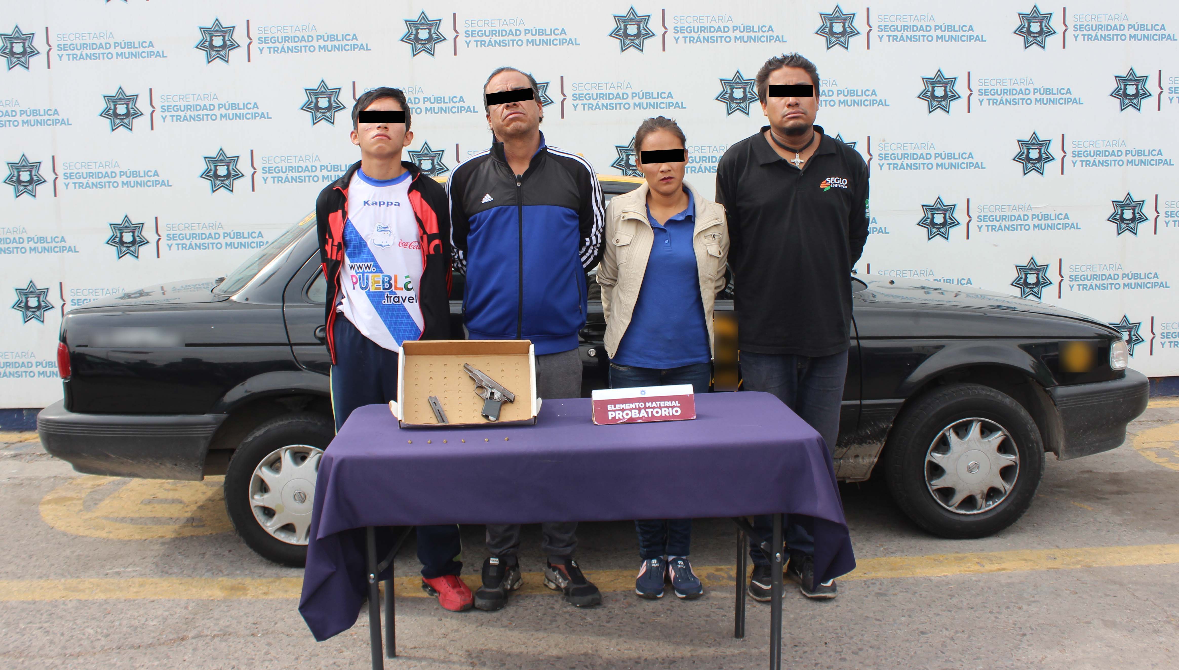 Detuvo policía municipal de Puebla a cuatro personas por posesión ilegal de arma de fuego.