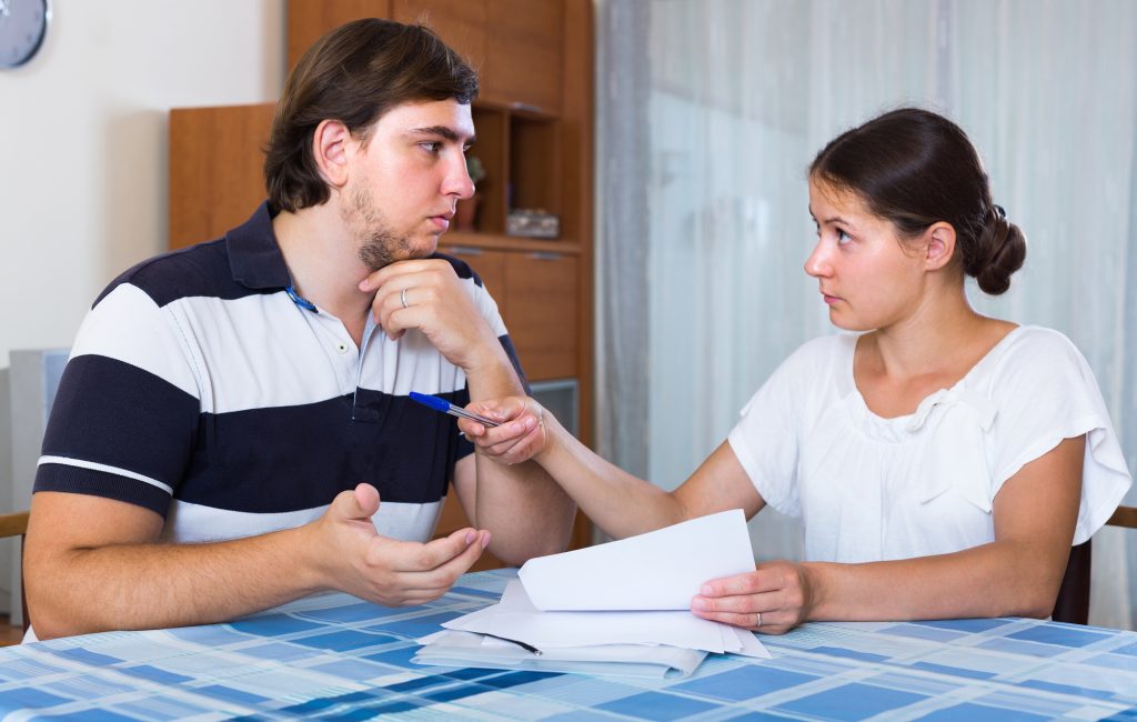 Cuesta de enero: cómo detectar una casa de empeño fraudulenta