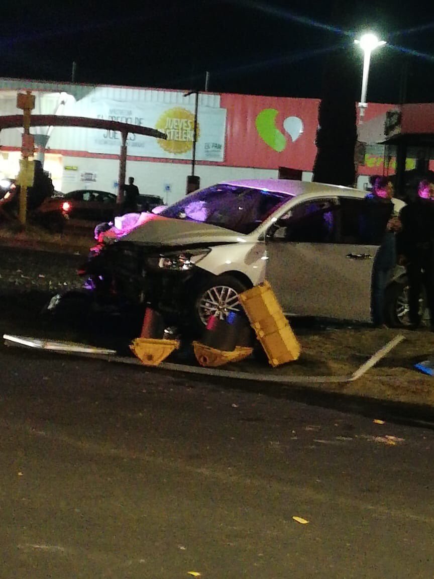 Aparatoso accidente en el Blvd. Xonacatepec a la altura de Soriana