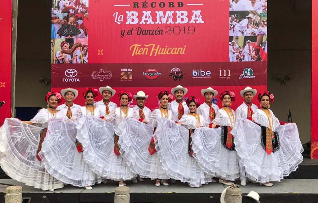 Bailarines UDLAP son parte de la 5ª edición del Récord de la Bamba y el Danzón