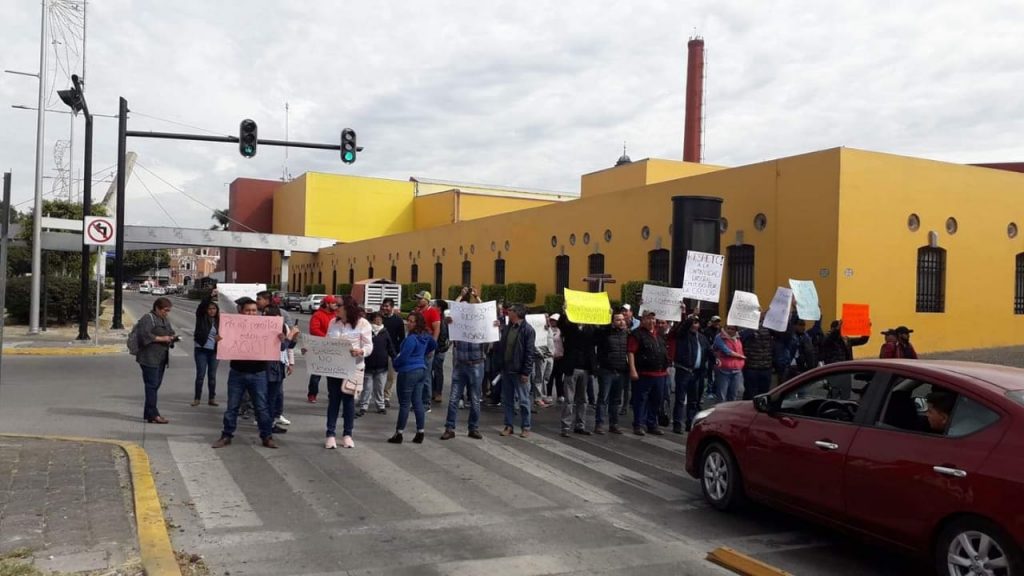 Trabajadores de Ciudad Serdán y otras partes de la región del desaparecido Seguro Popular se manifiestan por los despidos