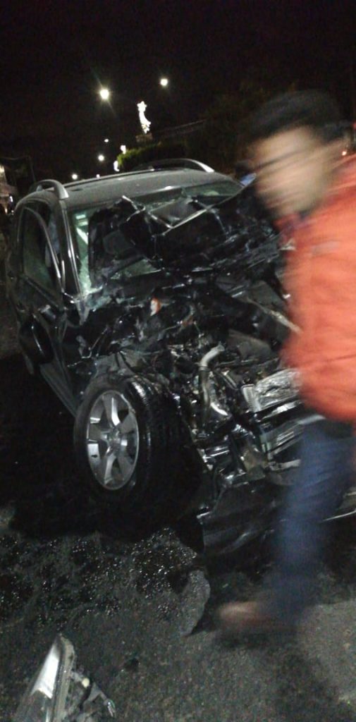 Aparatoso accidente en el “Trébol” de Acatzingo deja una persona muerta