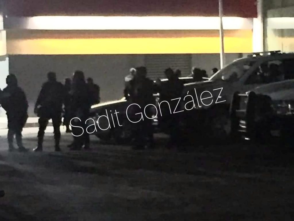 Detienen en Ciudad Serdán a dos sujetos fuertemente armados, en vehículo sin placas