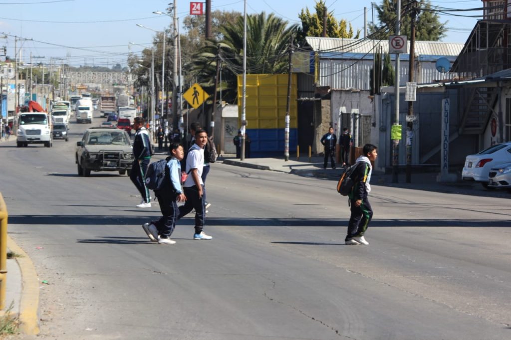 A pesar de los accidentes viales donde en algunos casos ha cobrado vidas, ciudadanos no usan los puentes peatonales
