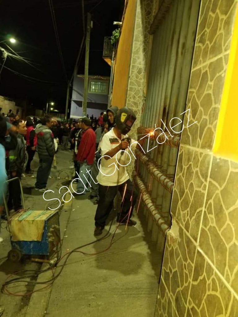 Pobladores de San Nicolás de los Ranchos cierran la presidencia y corren a los regidores