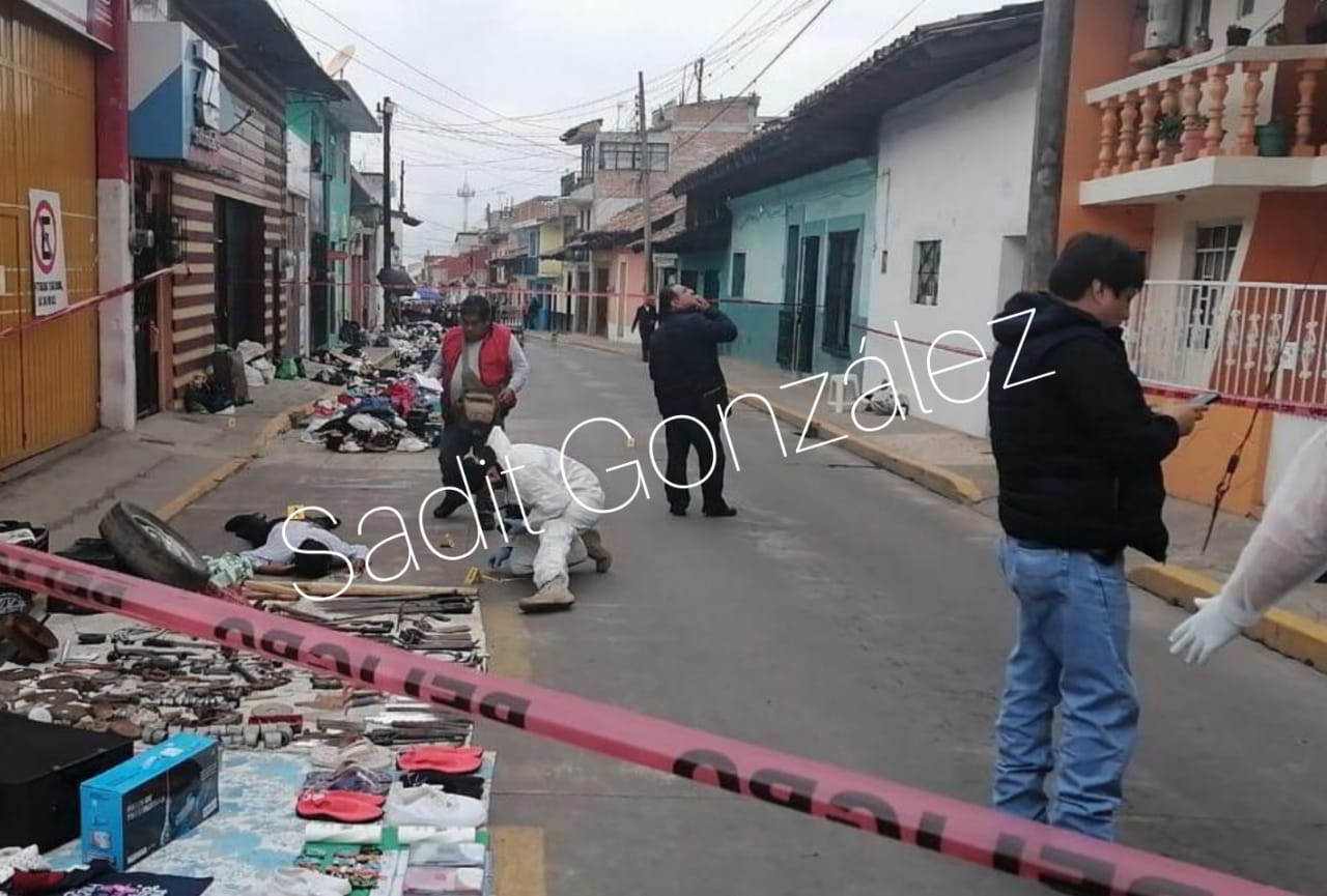 A plena luz de día ejecutan a un masculino en calles de Zacapoaxtla