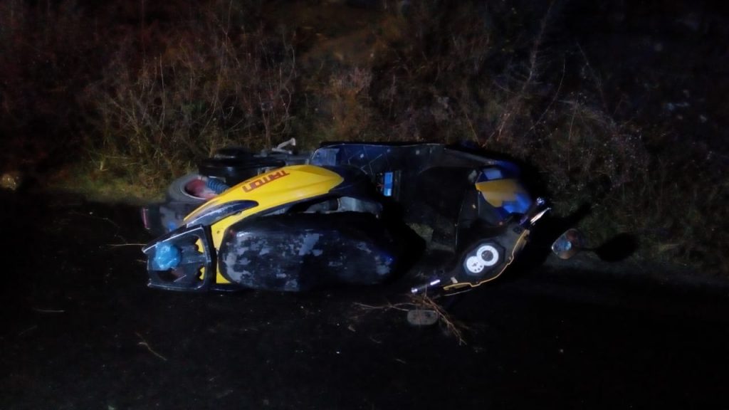 Muere motociclista al derrapar y estrellarse contra taxi en Los Reyes 