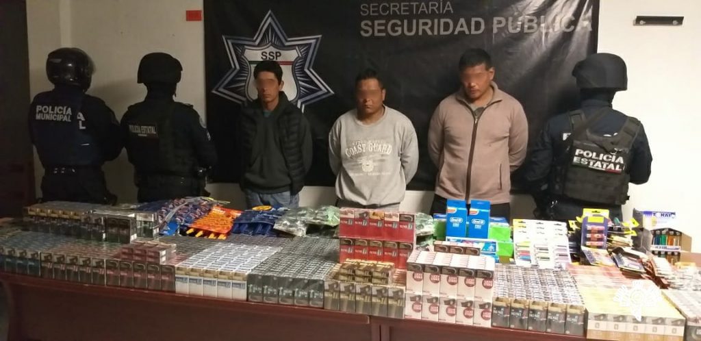 Detiene SSP a tres sujetos por robo de vehículo con mercancía