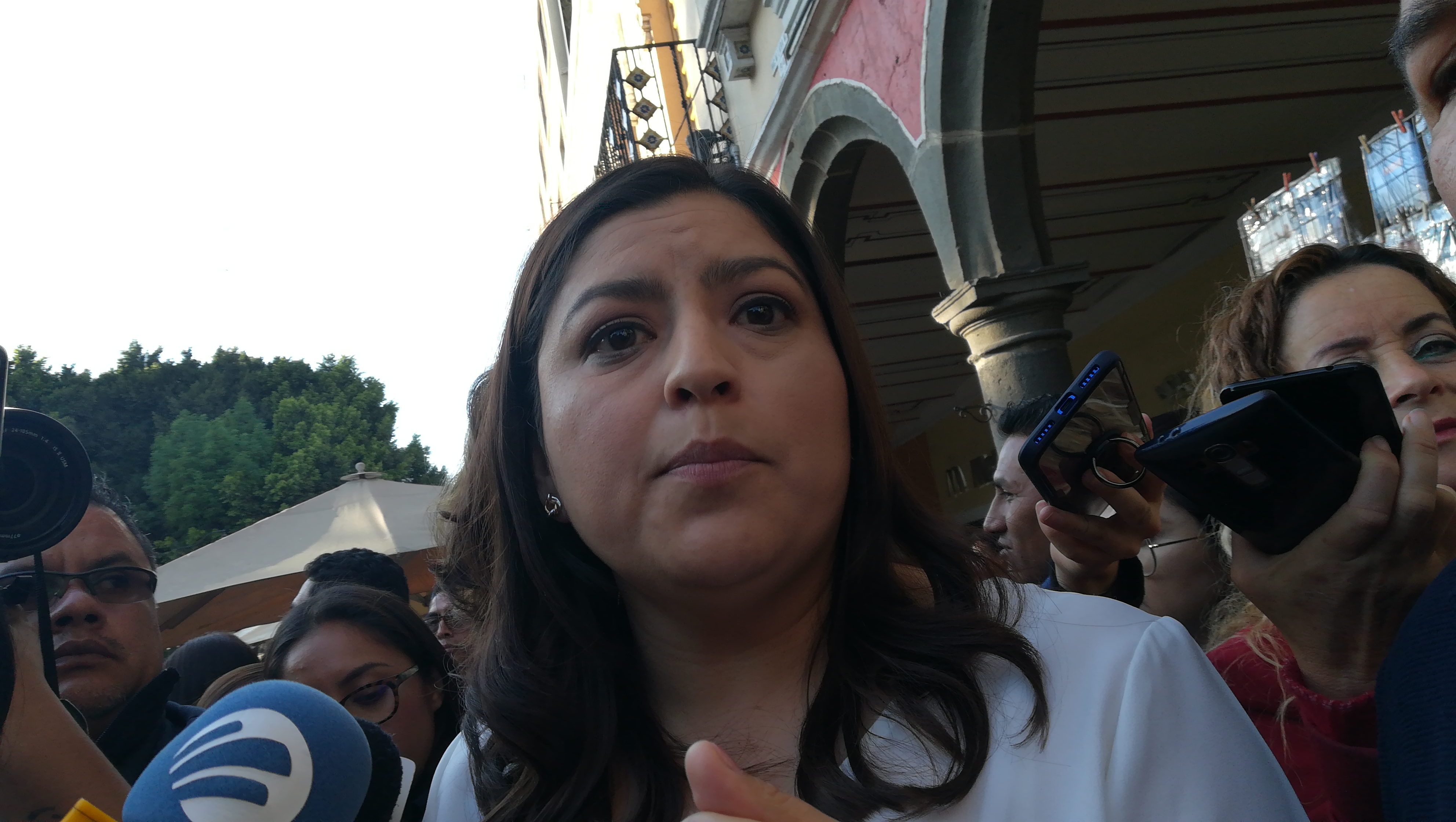 No se retirarán macetas y bolardos: Claudia Rivera Vivanco