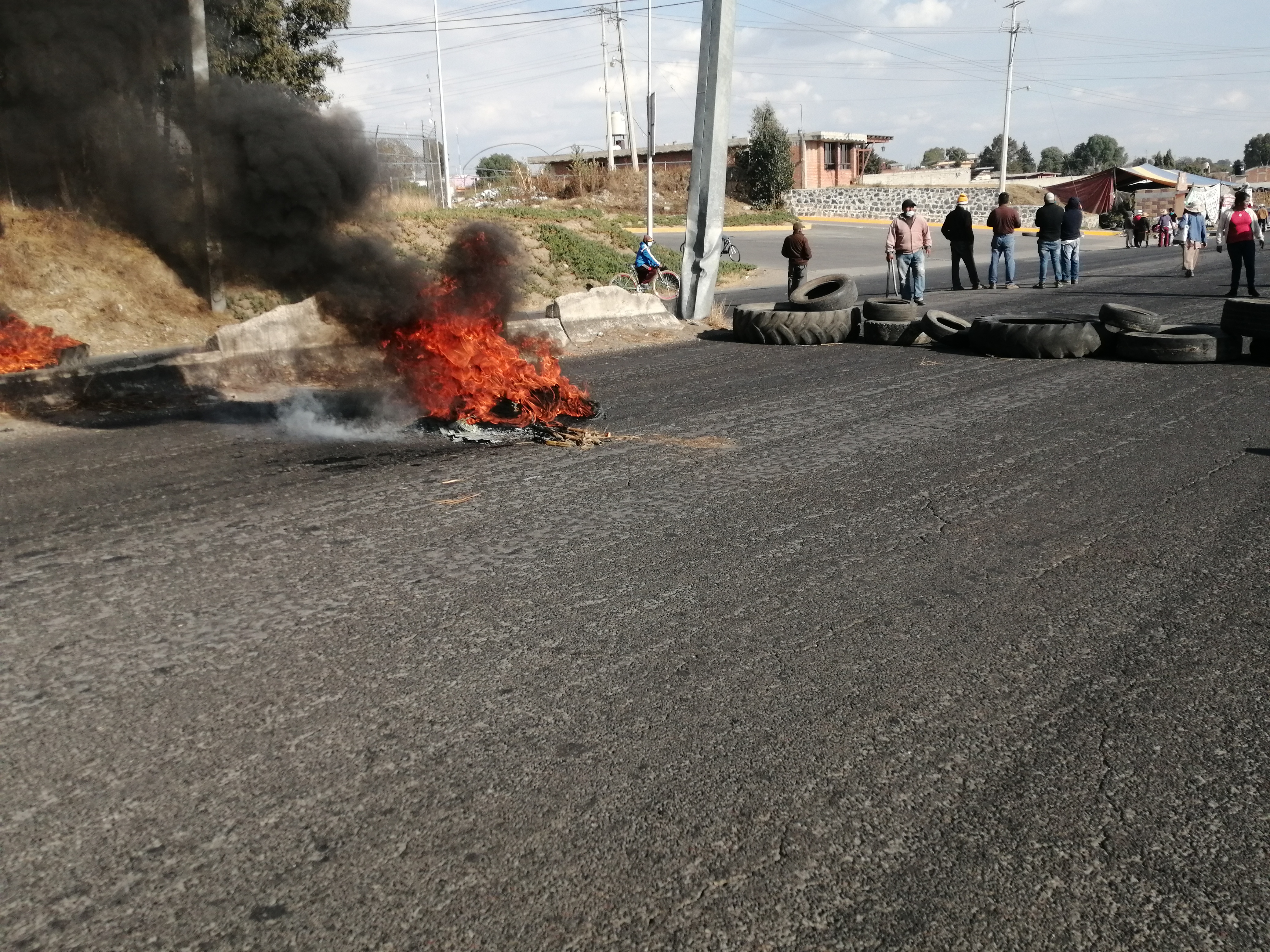 Detención de opositor a las obras del río Metlapanapa causa cierre de la carretera a la altura de Zacatepec