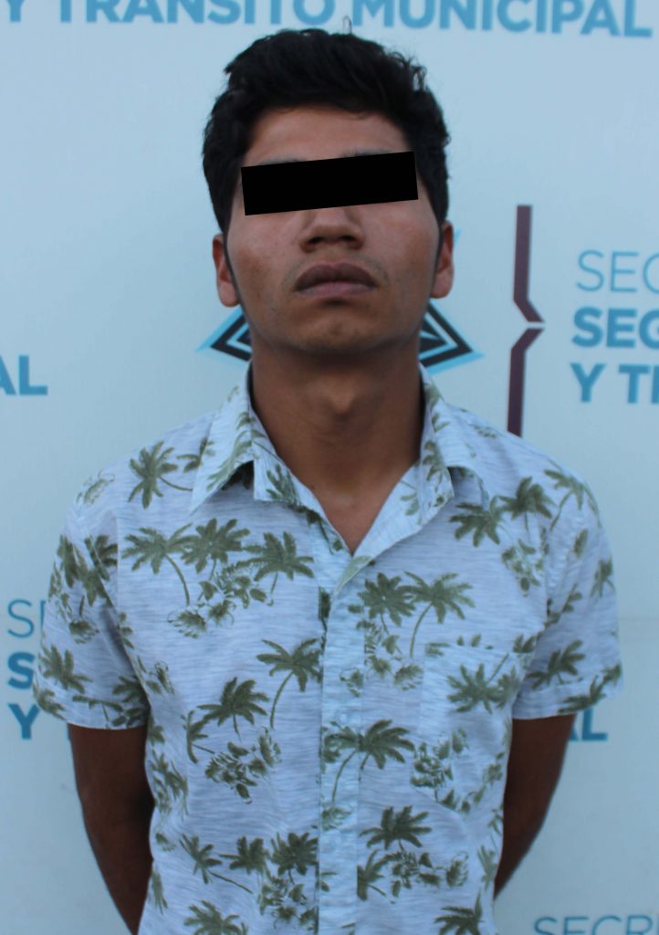 Aseguró policía municipal de Puebla alrededor de medio kilogramo de posible marihuana; hay un hombre detenido 