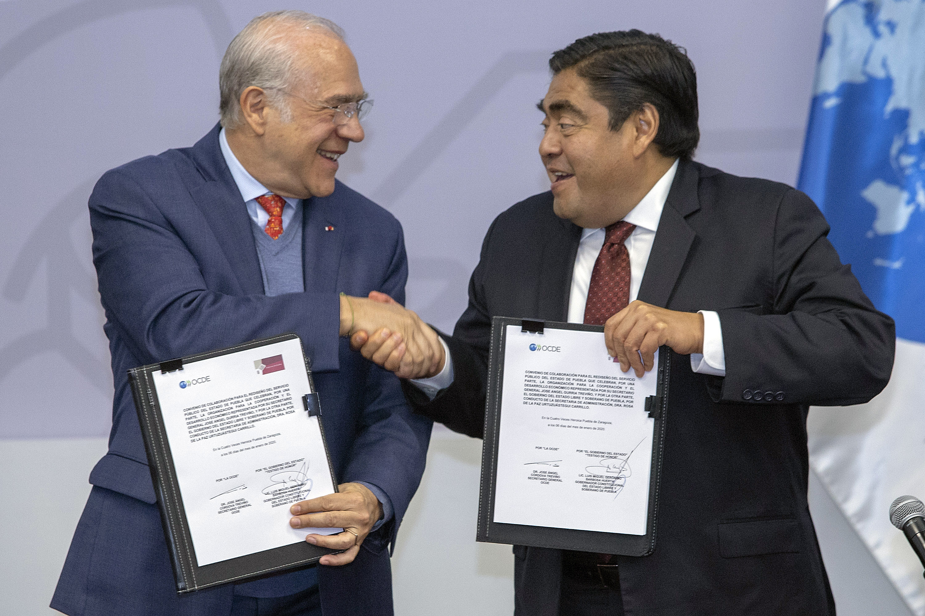 Firma gobierno de Puebla convenio con la OCDE.