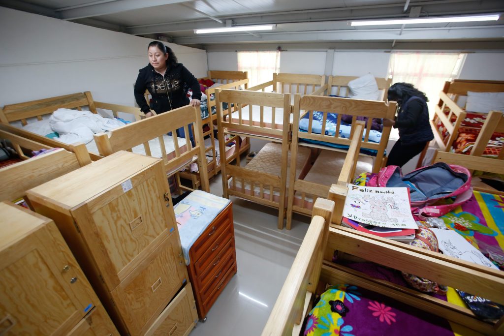 Continúa SEDIF con mejoramiento de albergues indigenas.