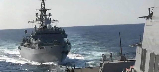 “Agresiva” aproximación entre buque ruso y destructor de EU en Medio Oriente | Video