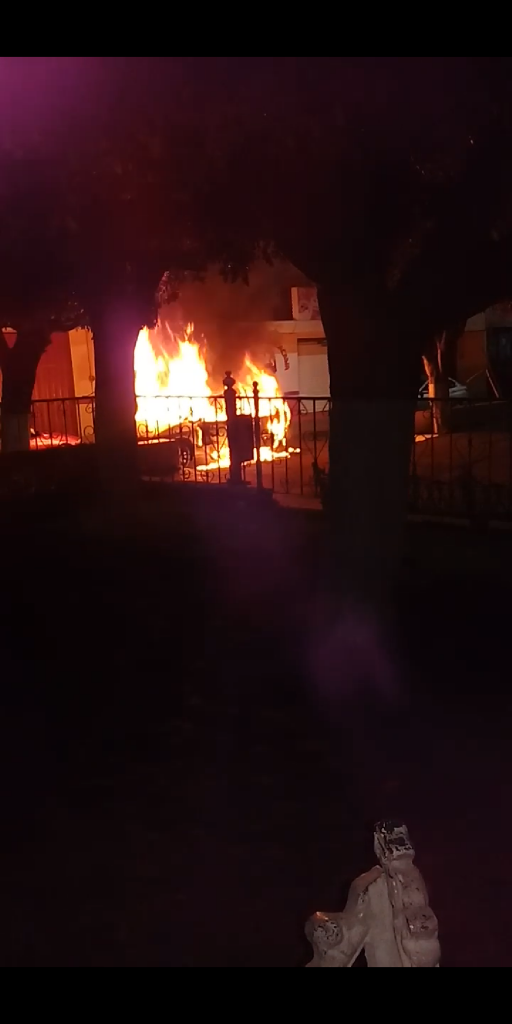 En San Baltazar Temaxcalac prendieron fuego a una camioneta