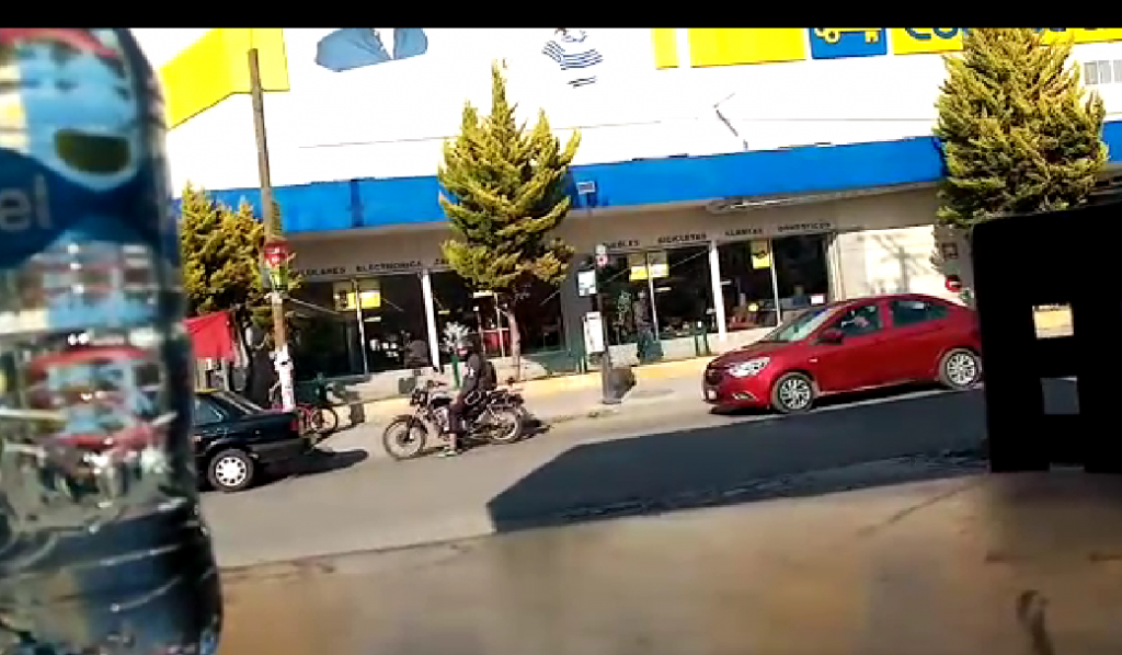 Cerca de 10 sujetos asaltaron Coppel de la 11 Sur y Avenida Guadalupe