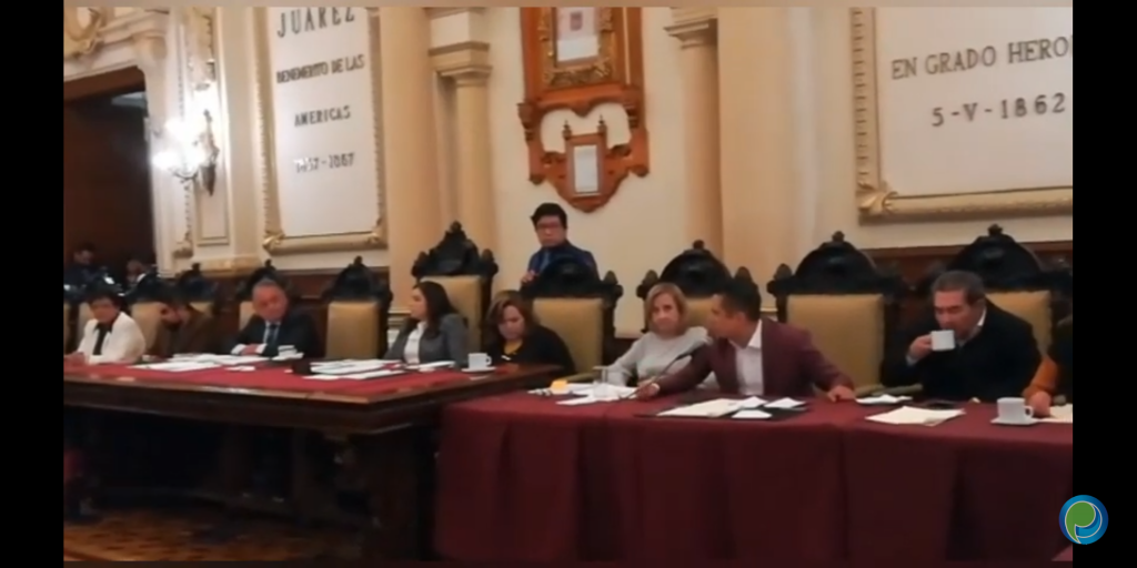 Regidora del PRI acusa a René Sánchez por el ambulantaje