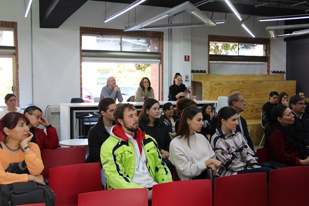 Egresada cruza los mares para beneficiar a menores con labio y paladar hendido