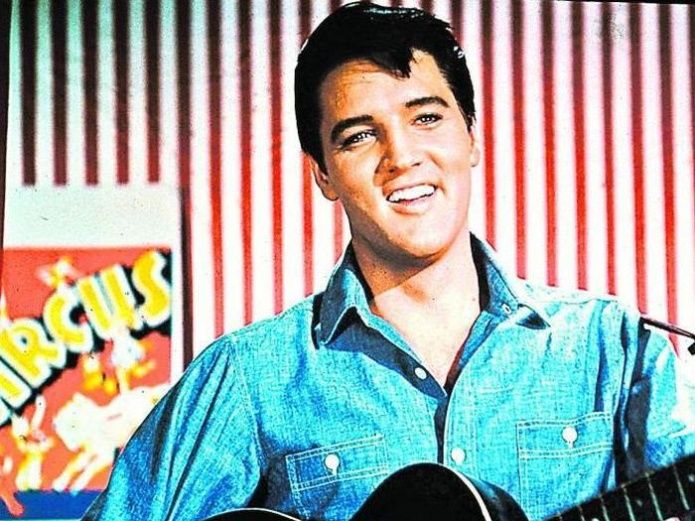 Elvis Presley vive y está recluido en una iglesia, aseguran