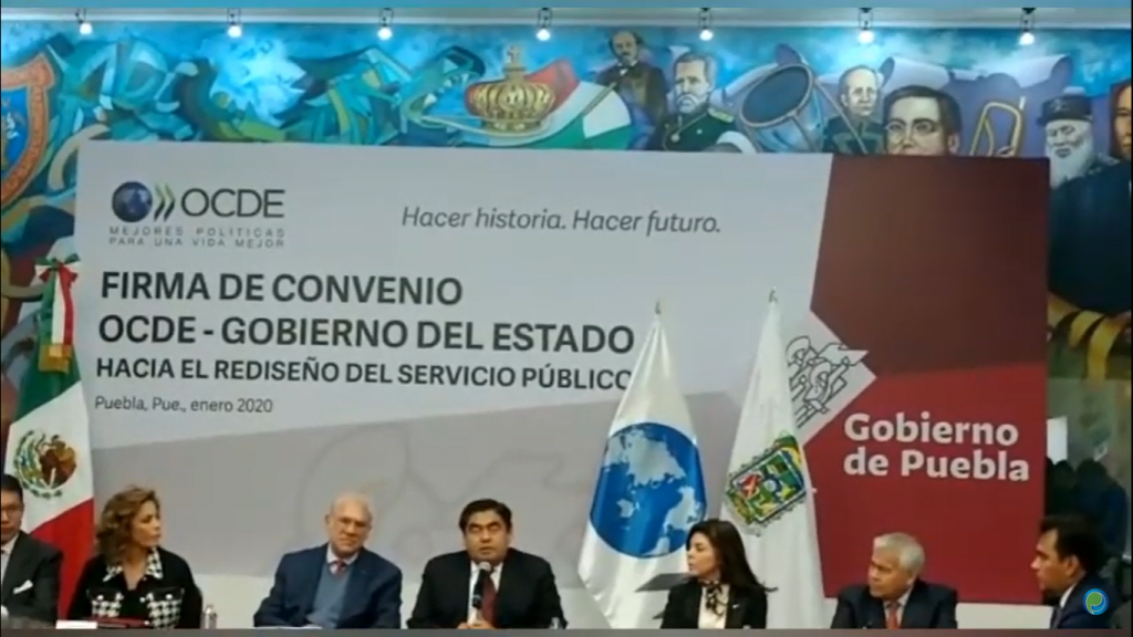 Gobernador Barbosa firmó convenio con OCDE