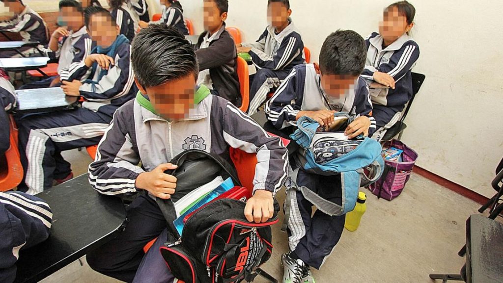 Padres protestan por operativo sorpresa de revisión de mochila en San Andrés Cholula