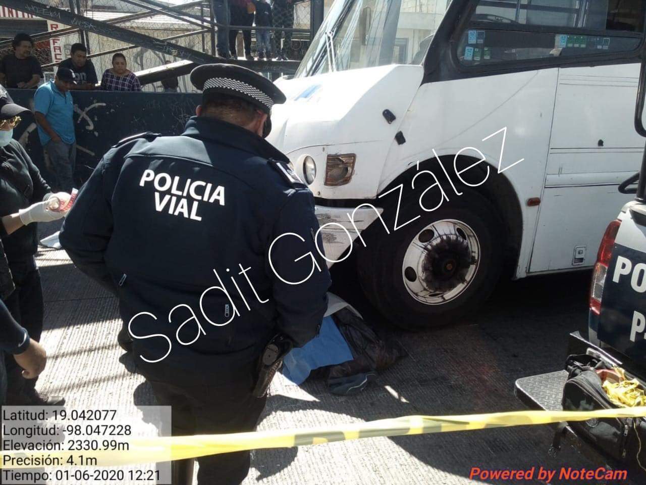 Unidad de transporte público atropella y mata a ancianito en Amozoc.