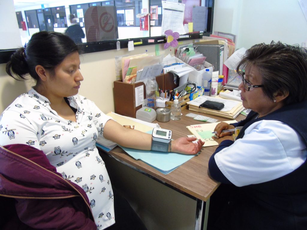 Fortalece SESA traslado y atención de mujeres en municipios de la entidad.
