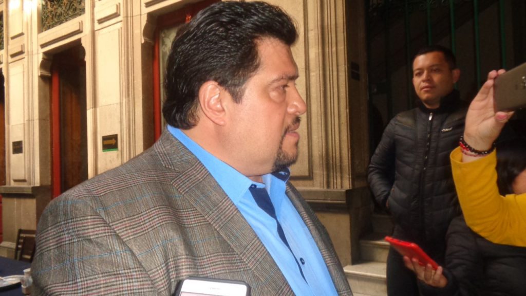 Ayuntamiento debió hacer un estudio técnico para colocar los bolardos, afirma empresario