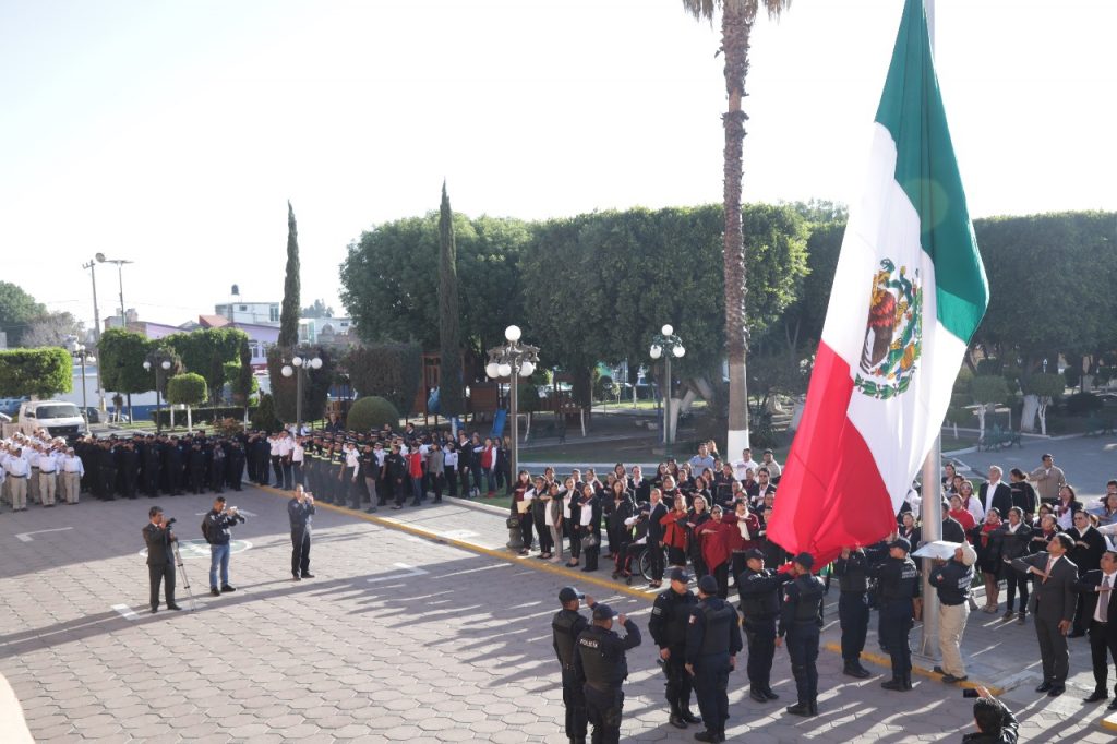 Honrar a la bandera no debe ser solo un acto protocolario: Karina Pérez Popoca