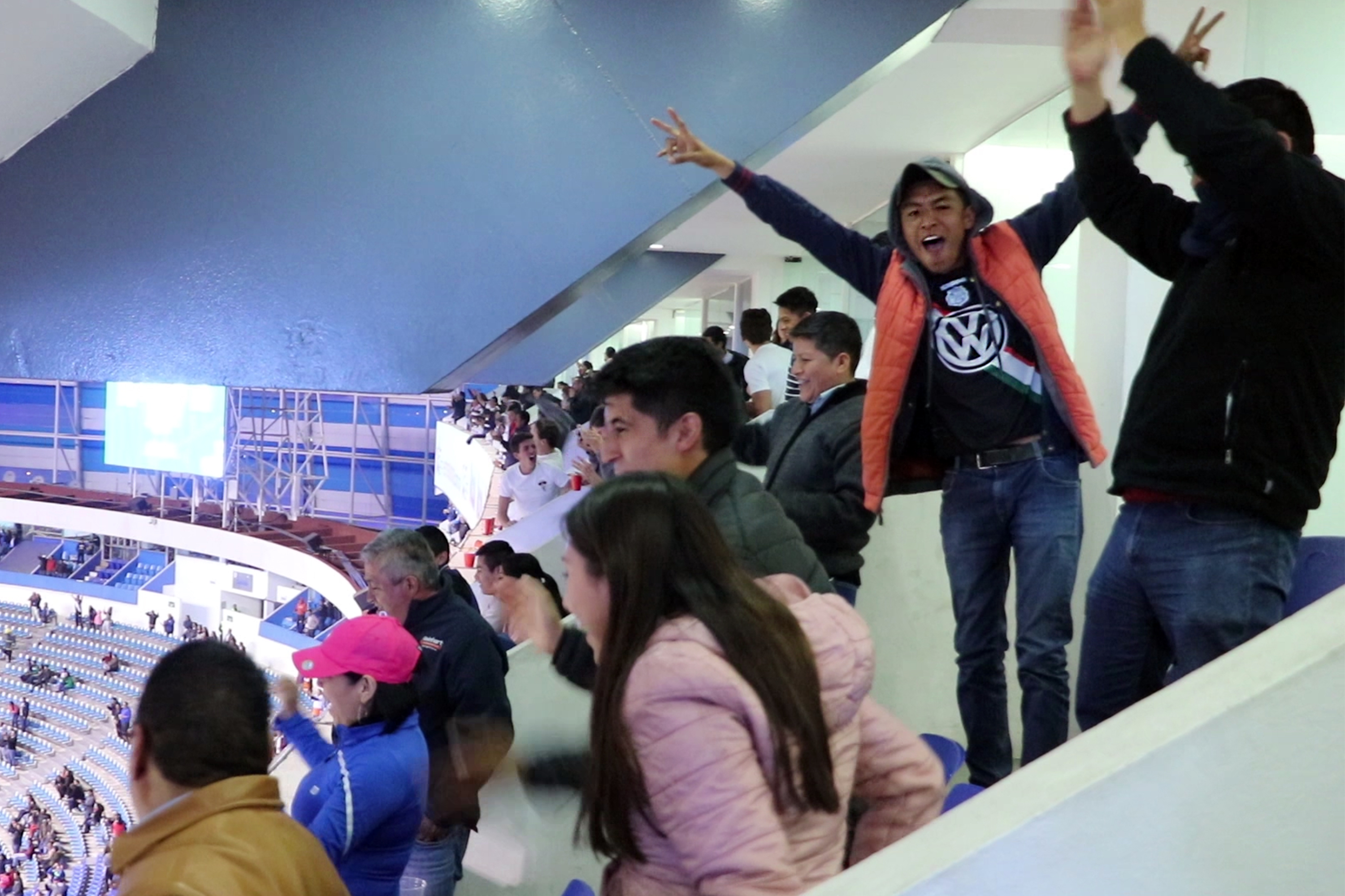 Disfrutan jóvenes de Chilchotla partido de fútbol del club Puebla