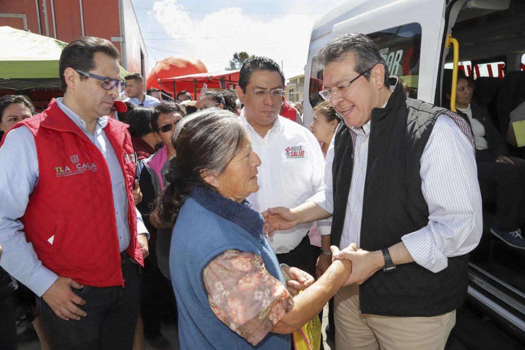 Marco Mena encabeza “Ruta por tu salud” en Teacalco.