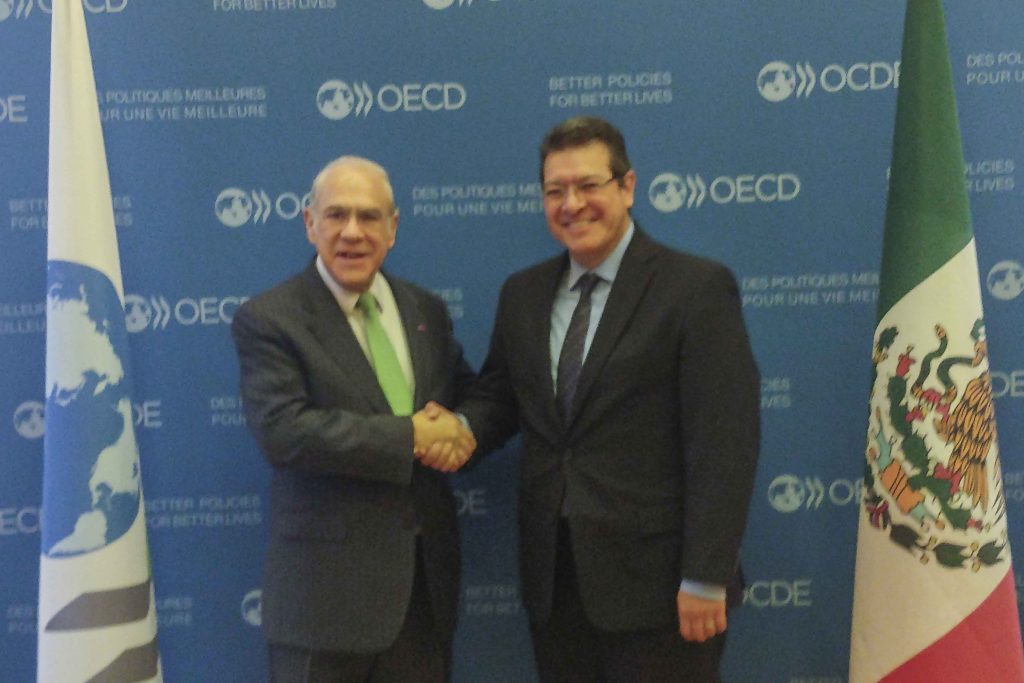 Marco Mena y José Ángel Gurria acuerdan vincular educación con mercado laboral de Tlaxcala.