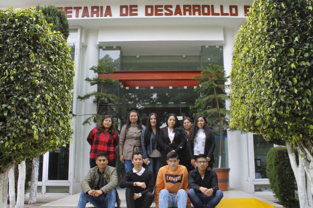 Entrega SEDECO certificados a jóvenes que concluyeron su capacitación laboral.